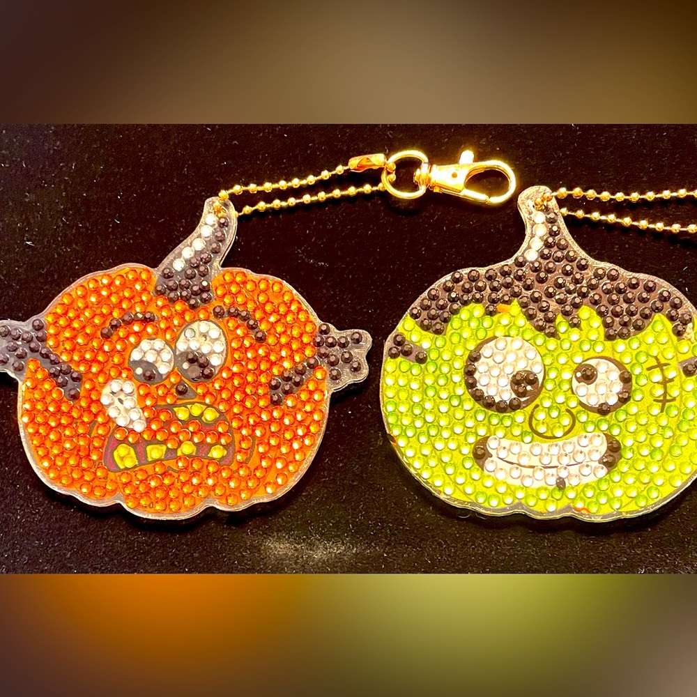 Halloween sparkling decorations for bags or keys -A scary and silly pumpkin